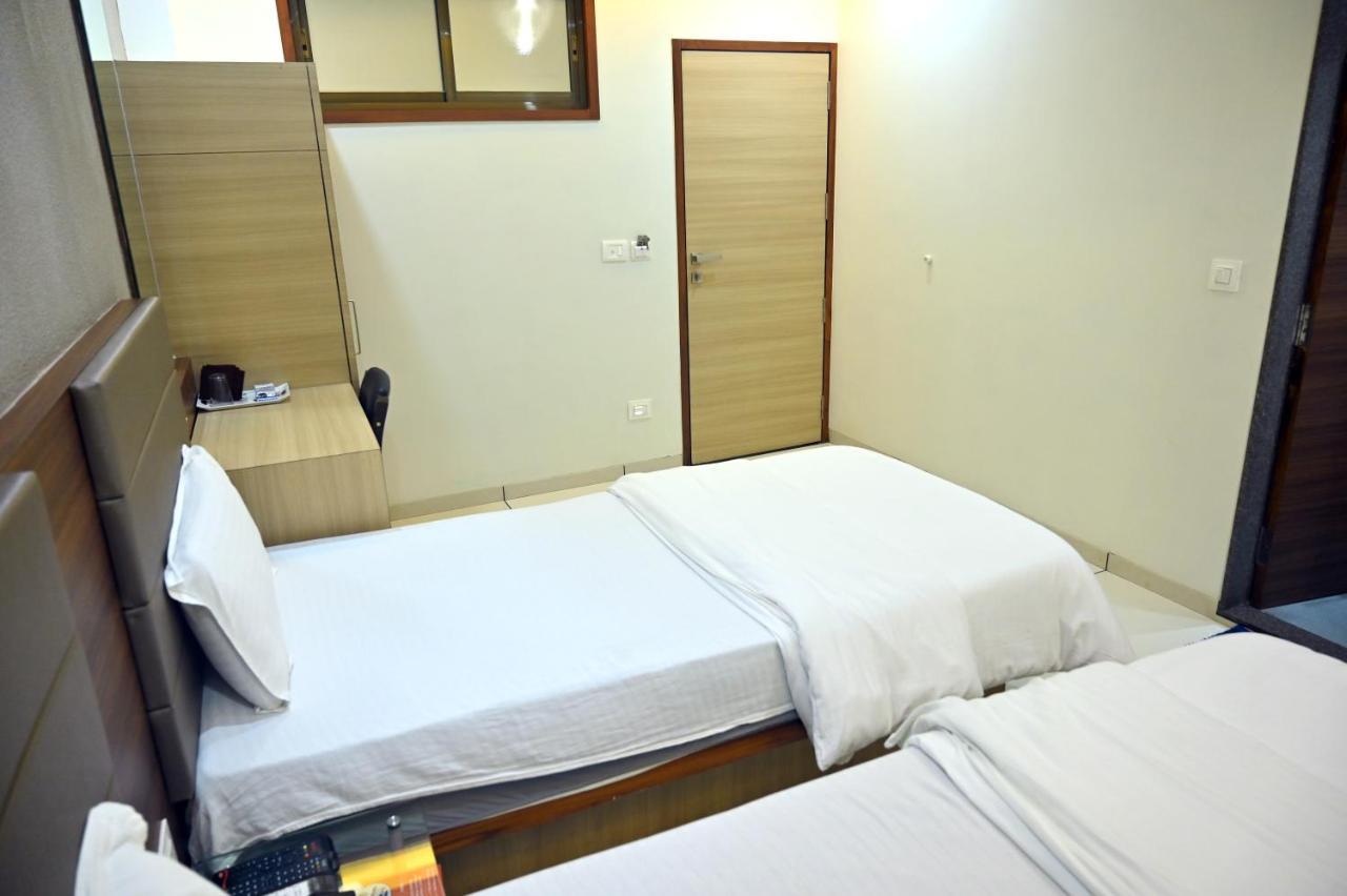 Hotel Aaram Umargam Ngoại thất bức ảnh
